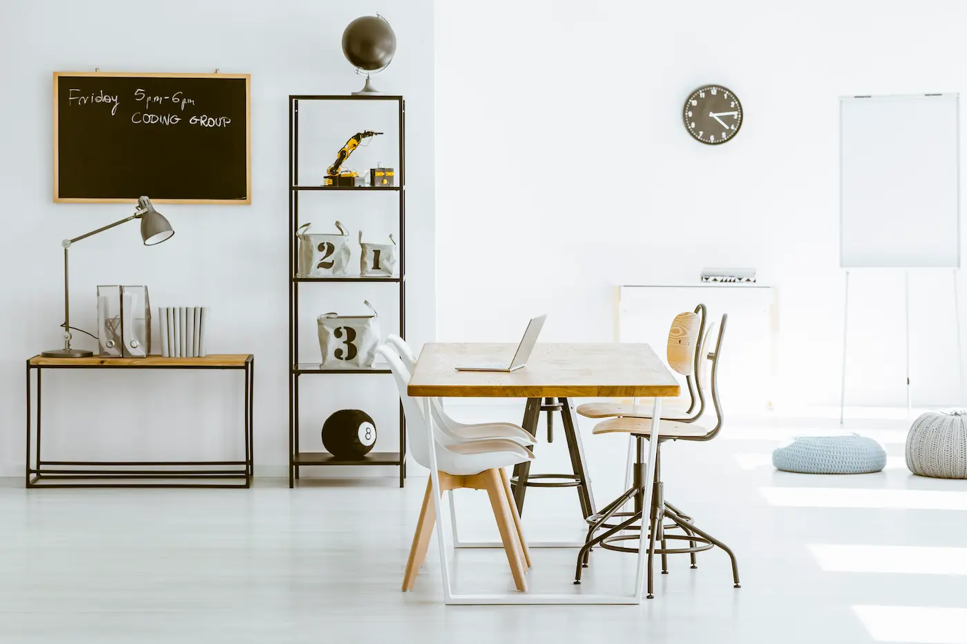 Essentieel meubilair voor een kantoor in Scandinavische stijl